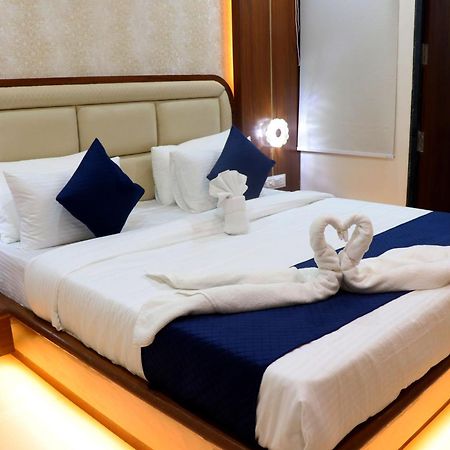 Hotel Aranyasutra Inaya, インドール エクステリア 写真