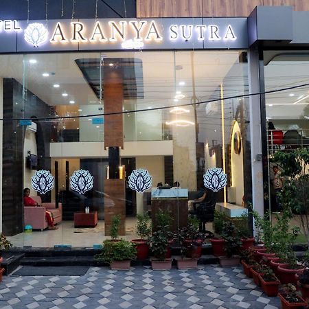Hotel Aranyasutra Inaya, インドール エクステリア 写真