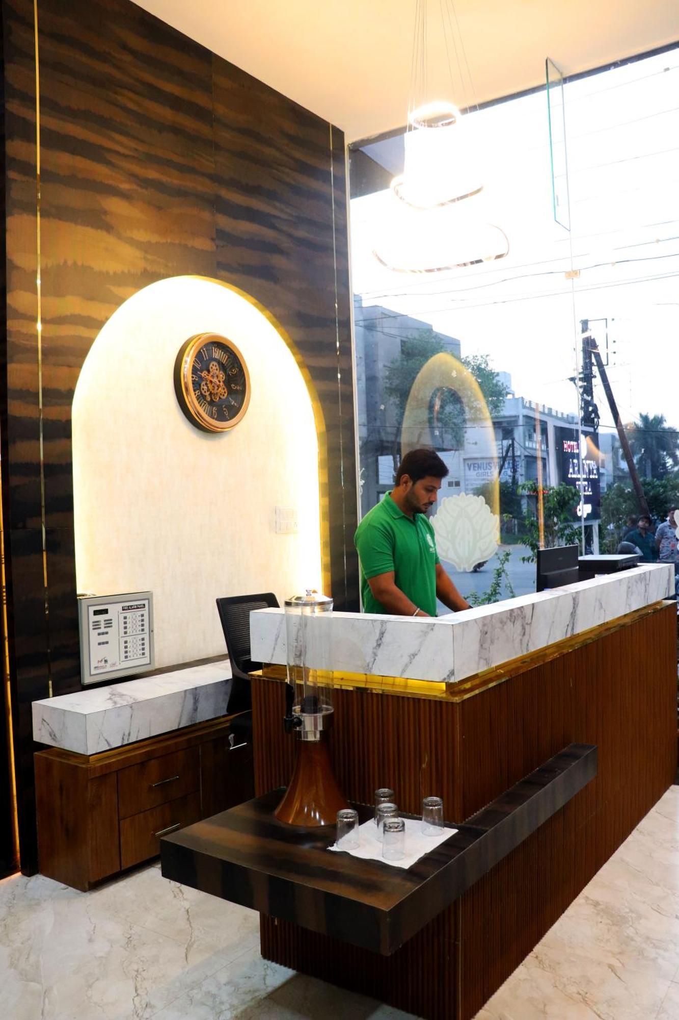 Hotel Aranyasutra Inaya, インドール エクステリア 写真