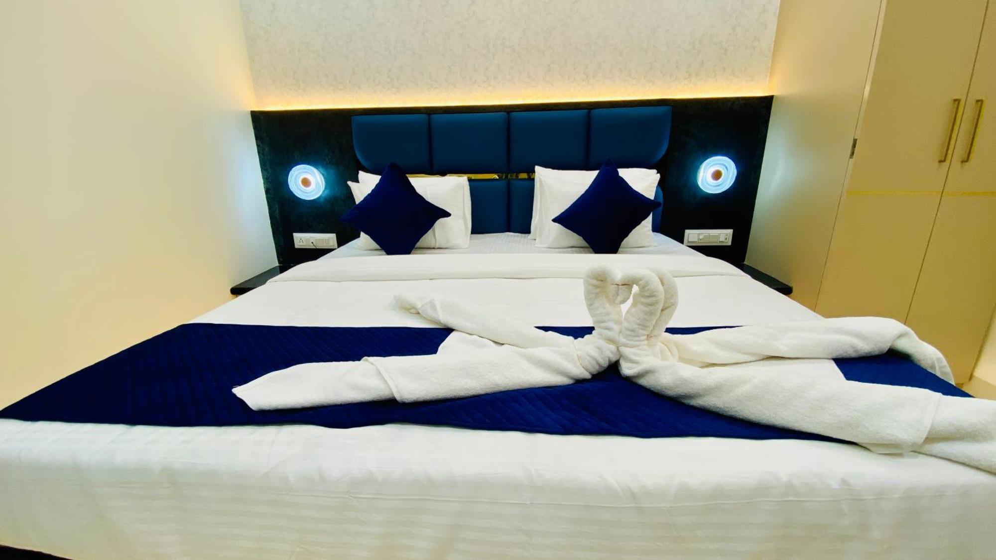 Hotel Aranyasutra Inaya, インドール エクステリア 写真