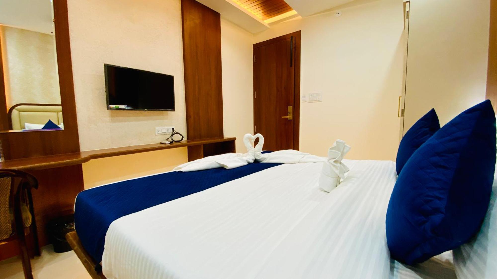 Hotel Aranyasutra Inaya, インドール エクステリア 写真