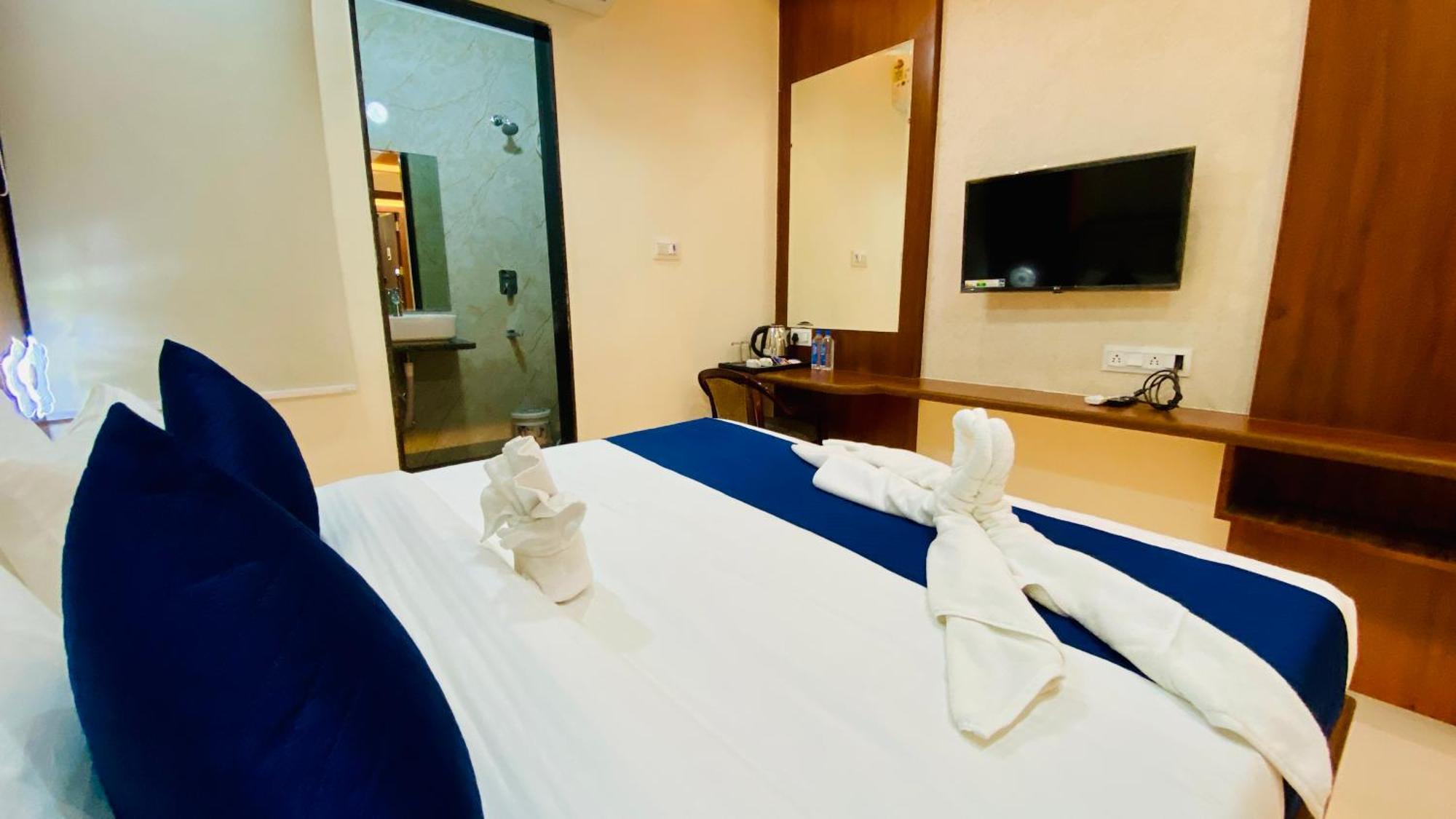 Hotel Aranyasutra Inaya, インドール エクステリア 写真
