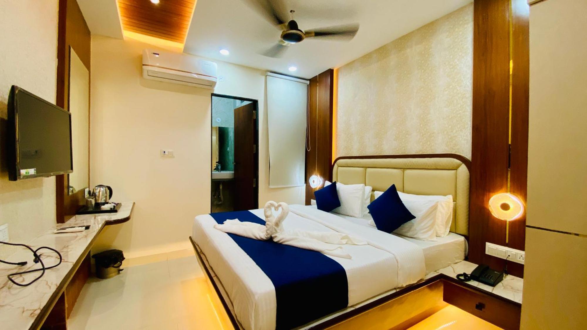 Hotel Aranyasutra Inaya, インドール エクステリア 写真