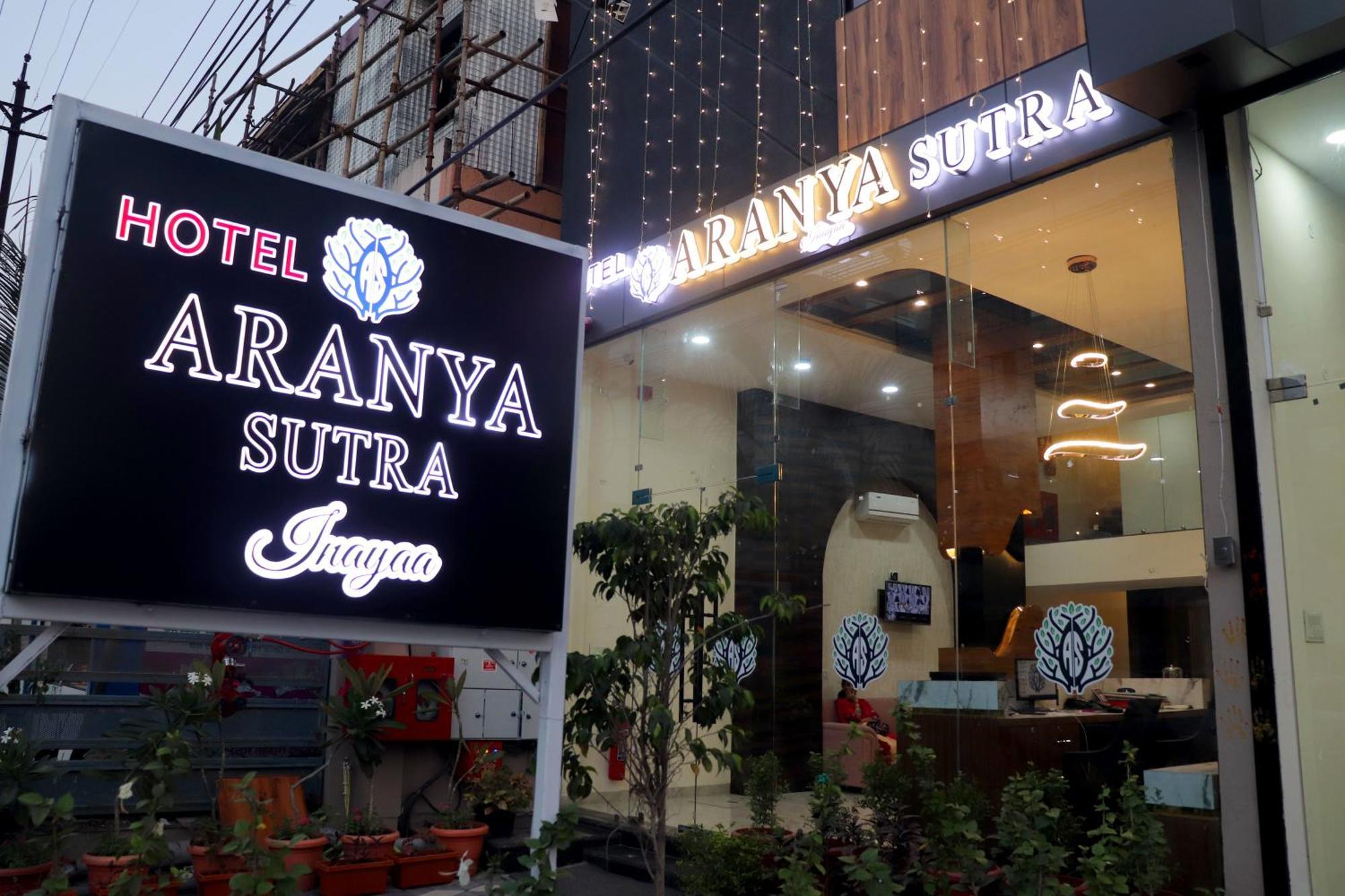 Hotel Aranyasutra Inaya, インドール エクステリア 写真