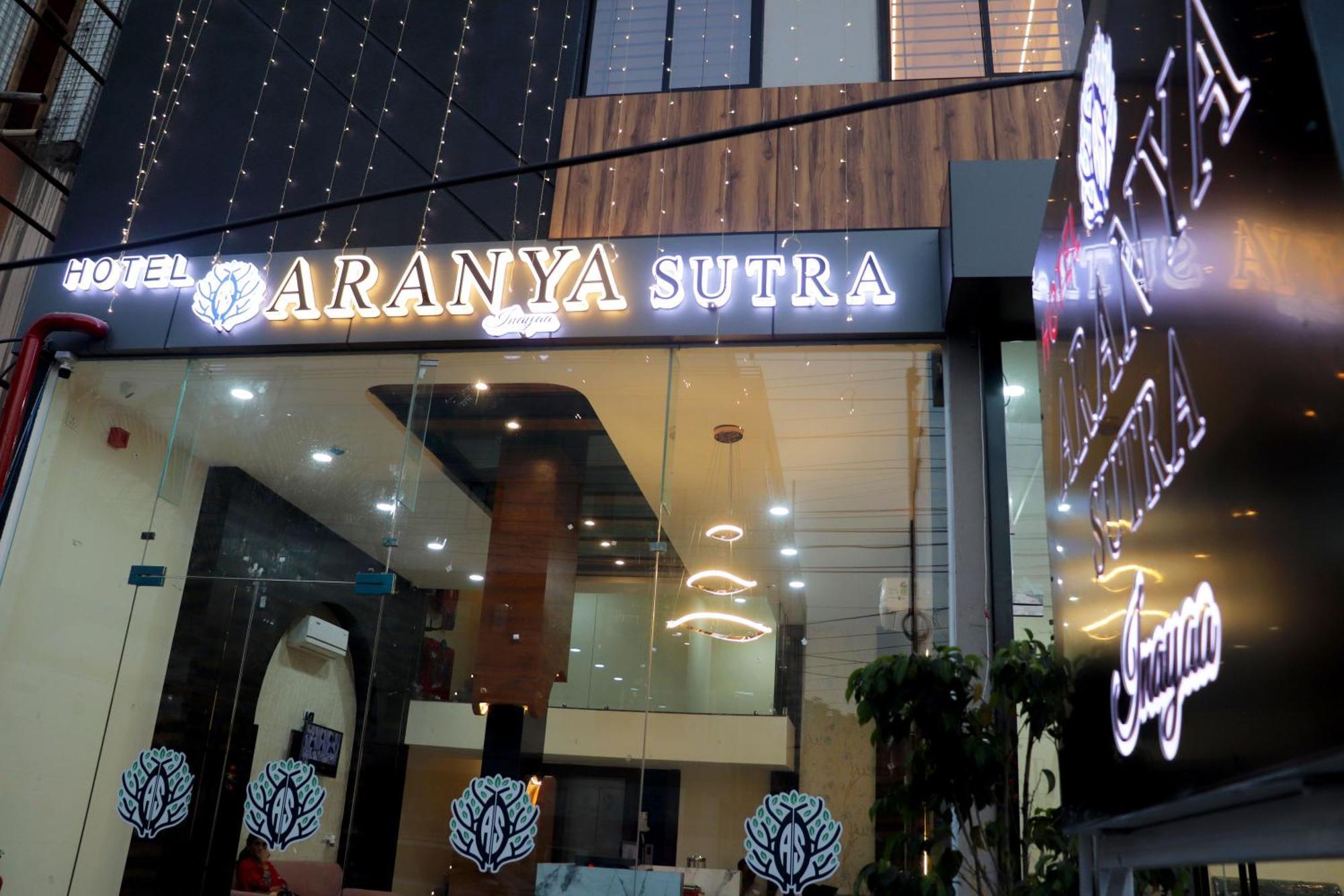 Hotel Aranyasutra Inaya, インドール エクステリア 写真